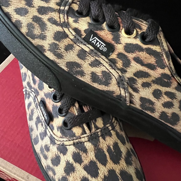 Vans - Picture 5 of 7